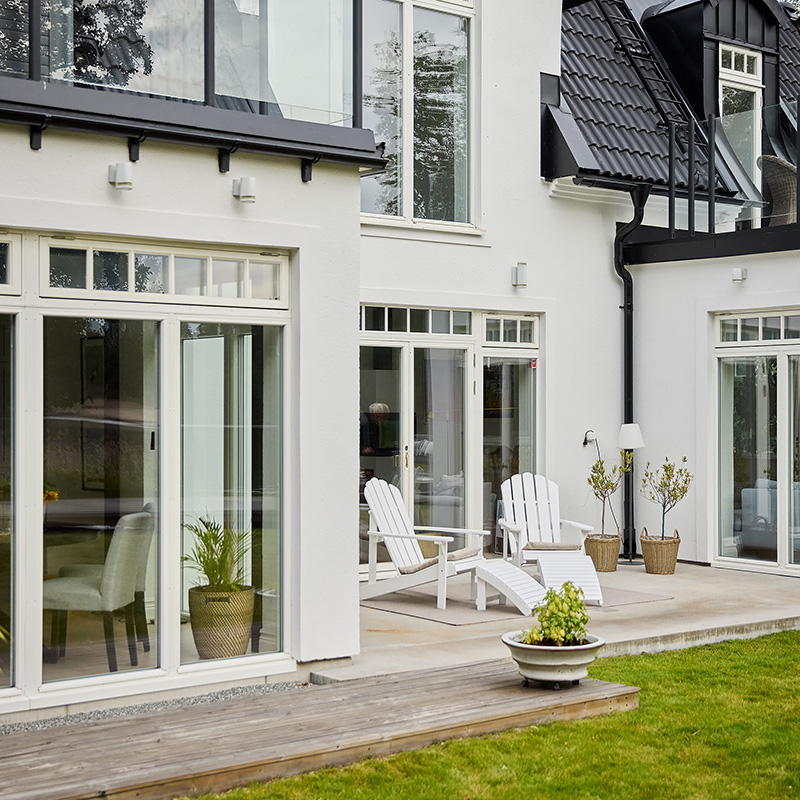 Grosserervillaen på baksiden med veranda