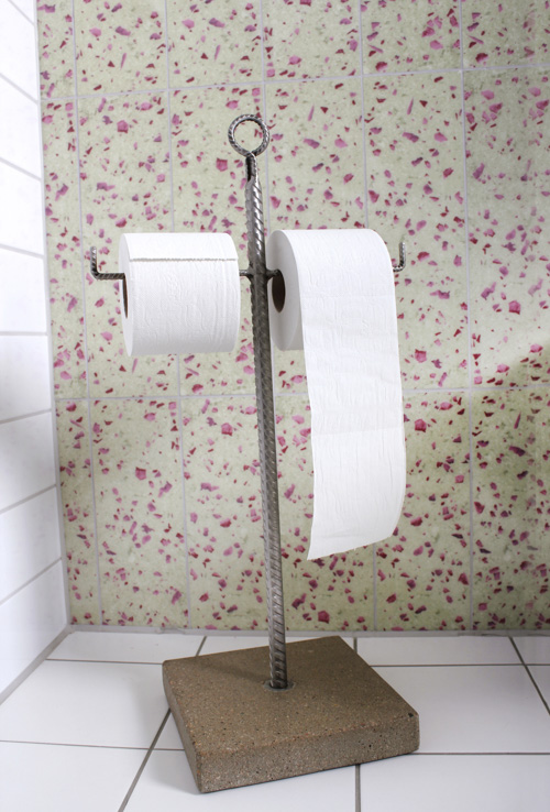 Stilfull hållare för toalettpapper.JPG