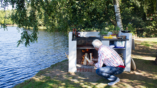 Utegrill ved sjøen